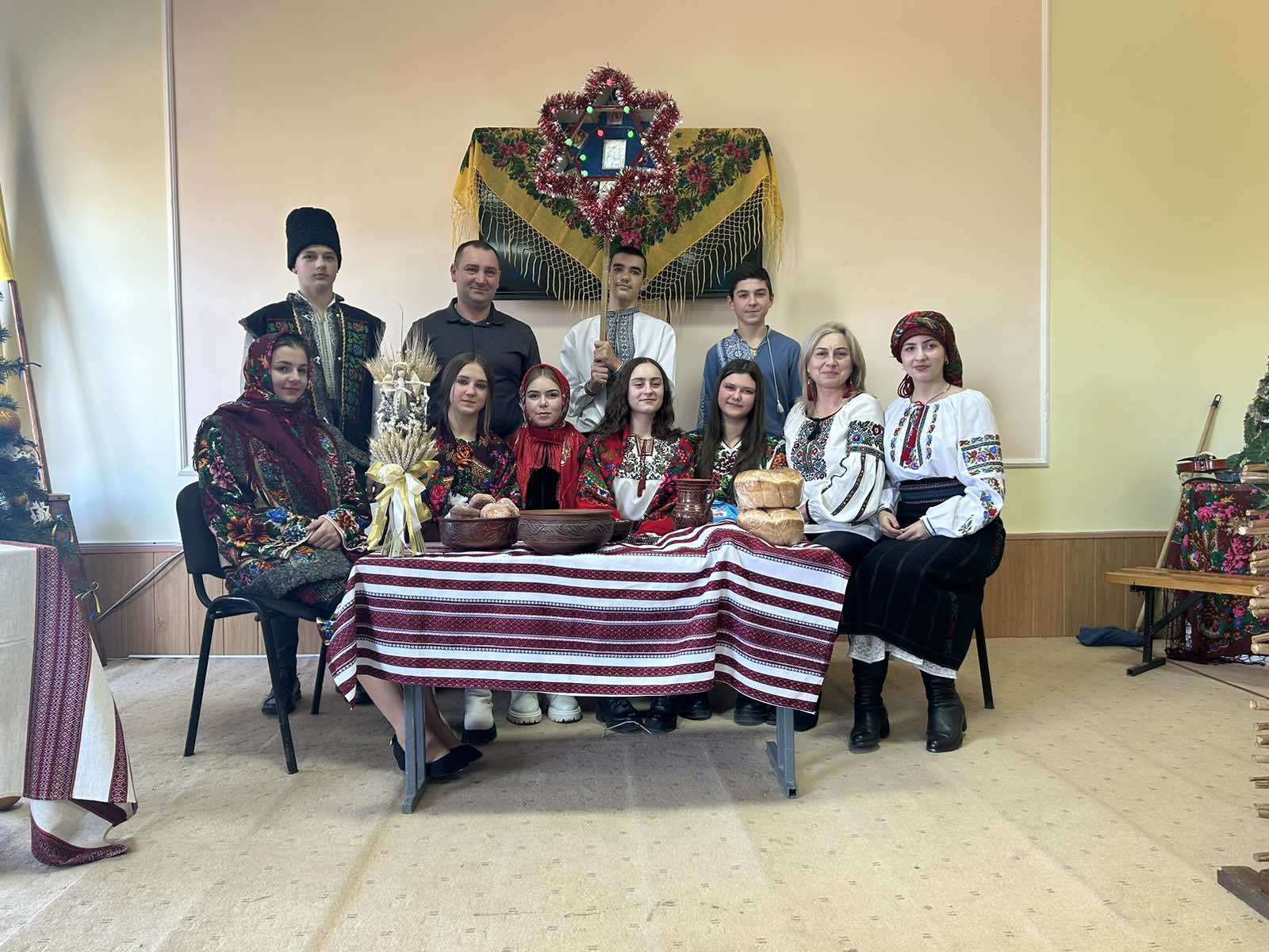Зображення Господарі добрі, зустрічайте, колядникам двері відчиняйте!".
