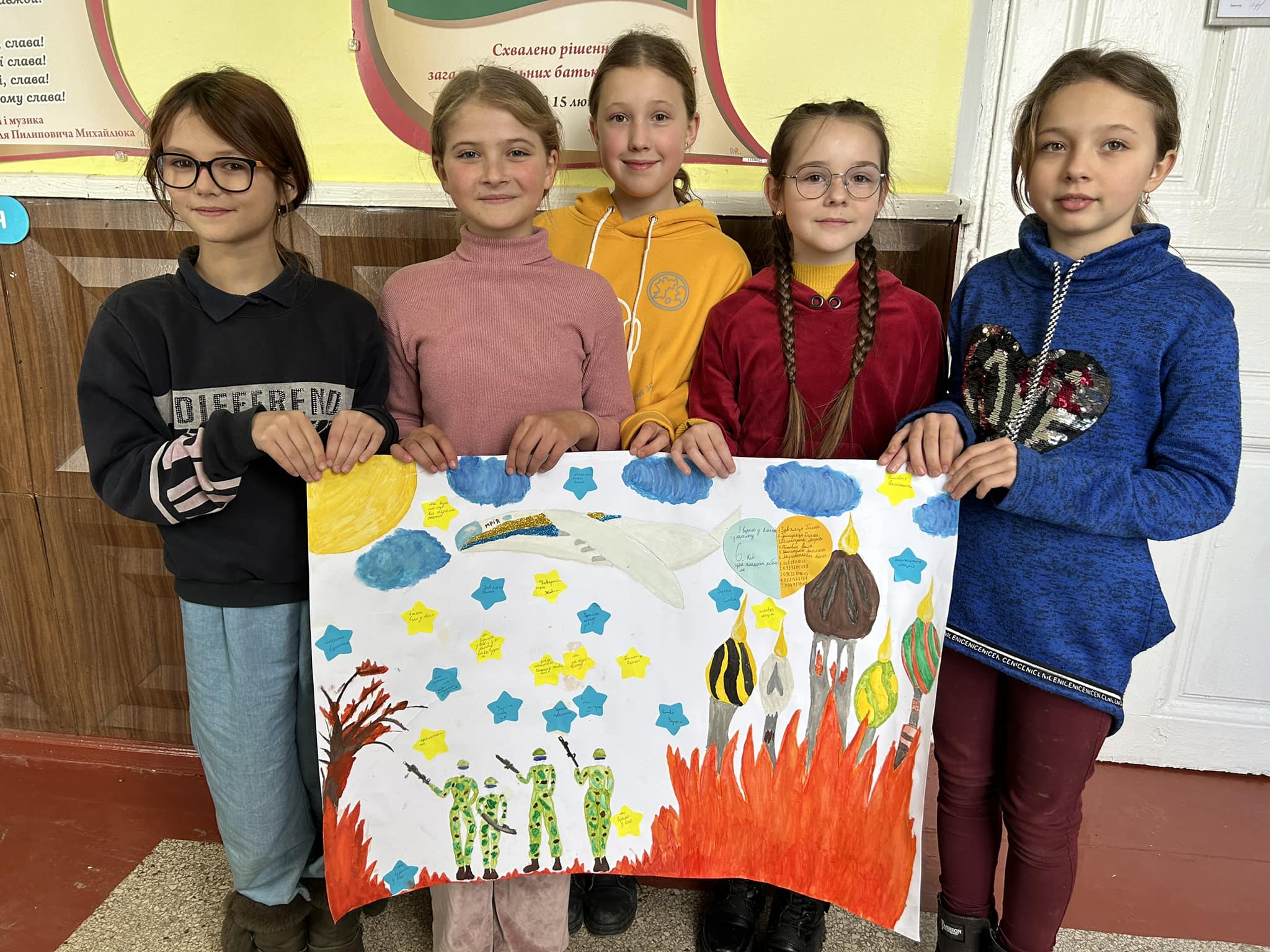 Зображення Уже традиційна виставка малюнків, організована в нашому закладі, - «Світло переможе темряву»
