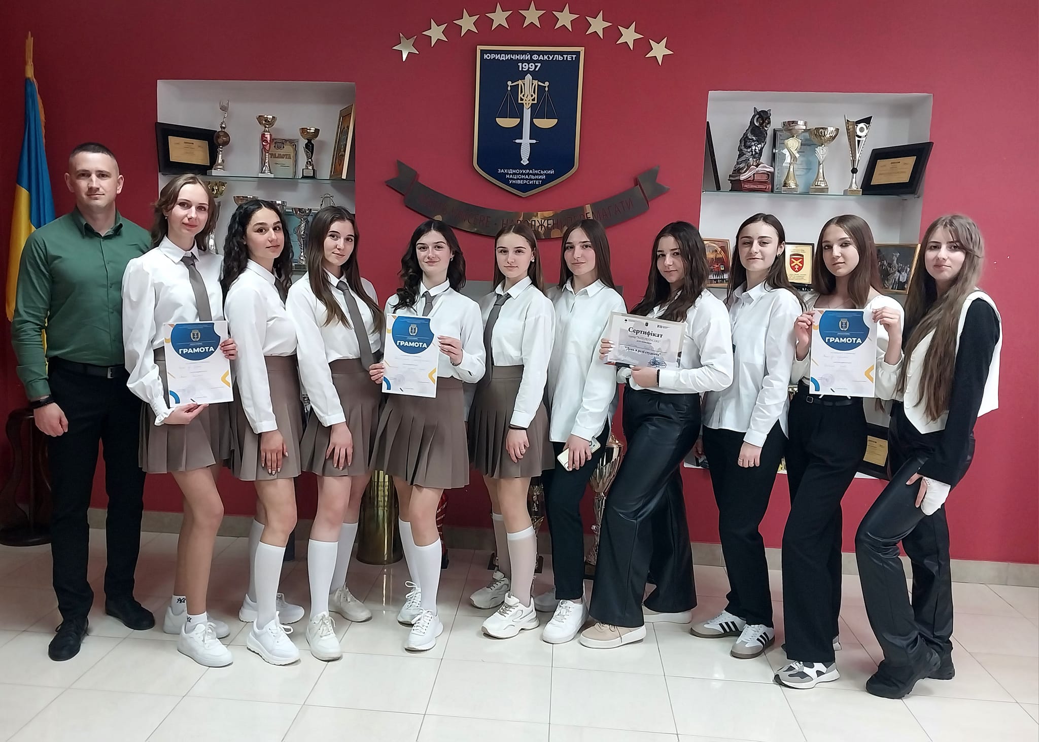 Зображення Вітаємо переможців та учасників VІІ відкритого Західноукраїнського турніру "Natus Vincere" (керівники Олексій Попович, Олександр Маковій)