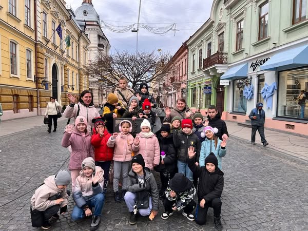 Дружні веселі допитливі